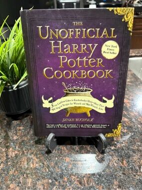 Unofficial Harry Potter Cookbook: by Dinah Bucholz (2010, Hardcover)